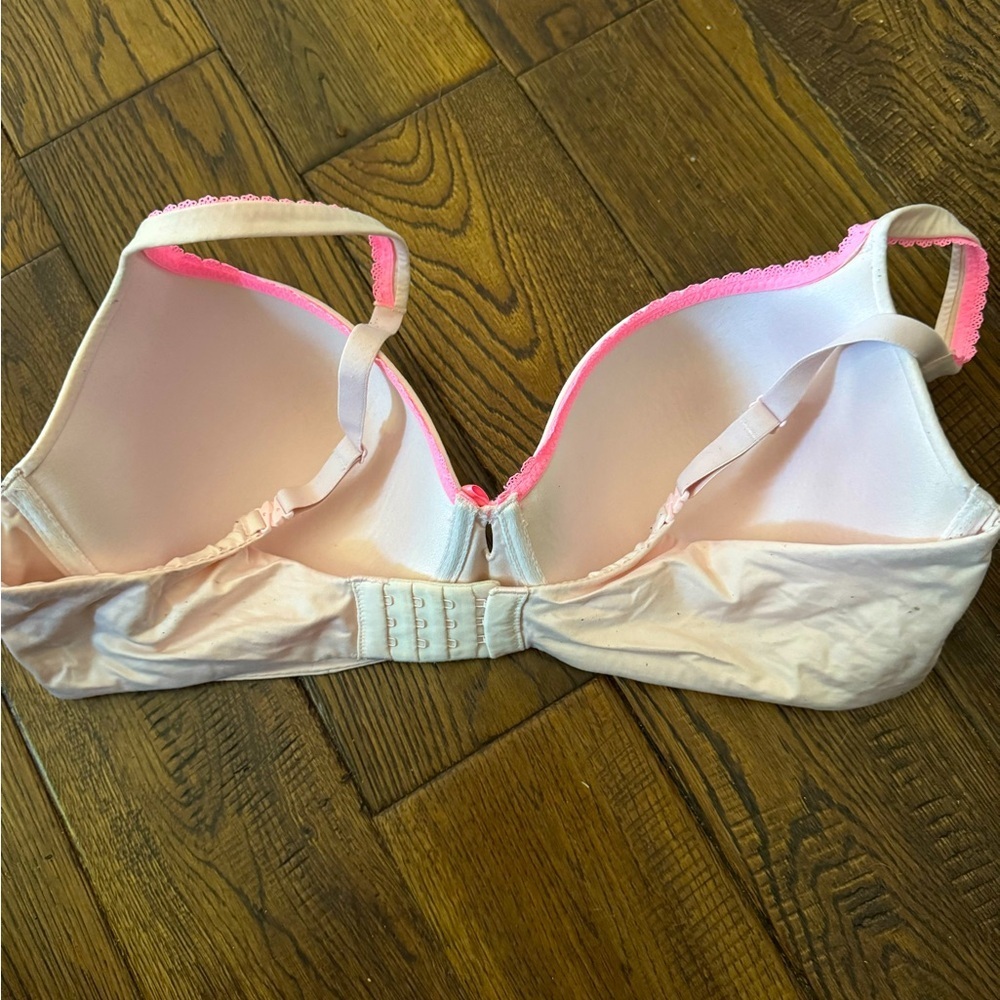 Victoria's Secret Pink T-Shirt Push-Up Bra with Hot Pink Trim - Picture 2 of 4